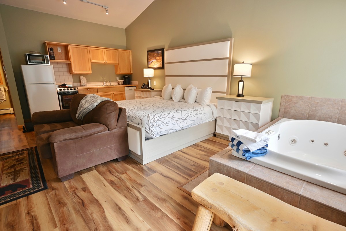 Luxury suite layout featuring a luxury king bed and jetted tub.